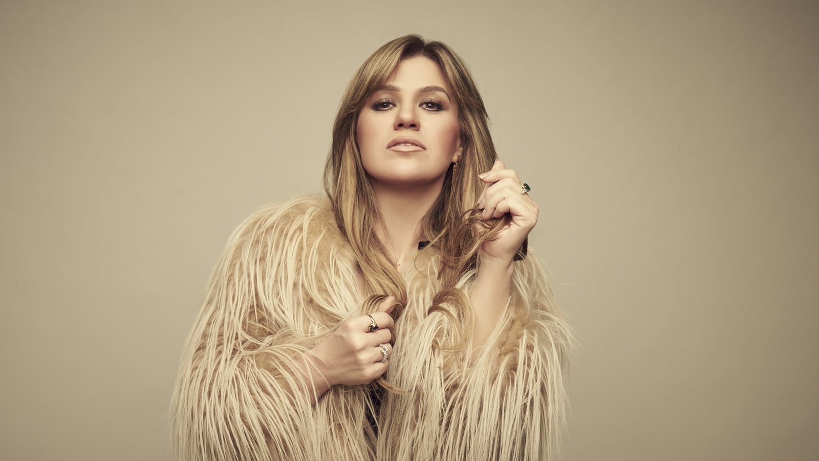 Kelly Clarkson | Official Caesars